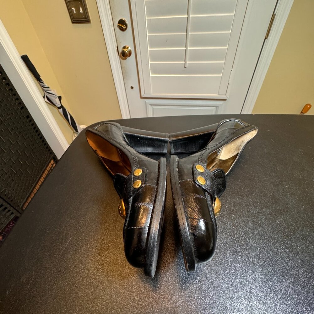 Dolce & Gabbana black pump with gold tone hardware size 39 - Picture 4 of 12